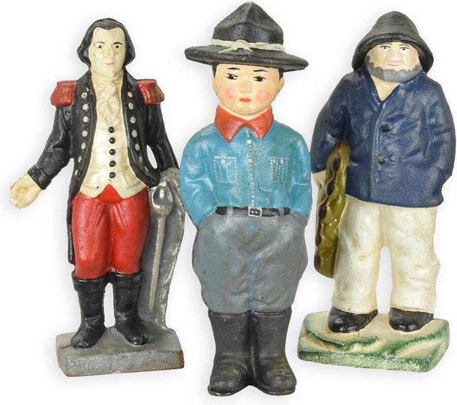 De Splinter B.V. EEN SET VAN 3 GIETIJZEREN FIGURALE BANKEN