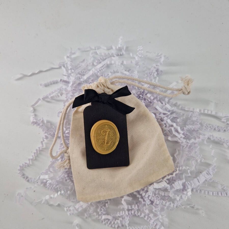 Deco.Kado Geurbuiltje met Amberblokje wax seal Letter Alfabet Persoonlijk Cadeau Handgemaakt goudkleurig wax Parfumzakje voor Auto Geurzakje voor kledingkast huisparfum cadeau voor hem of haar