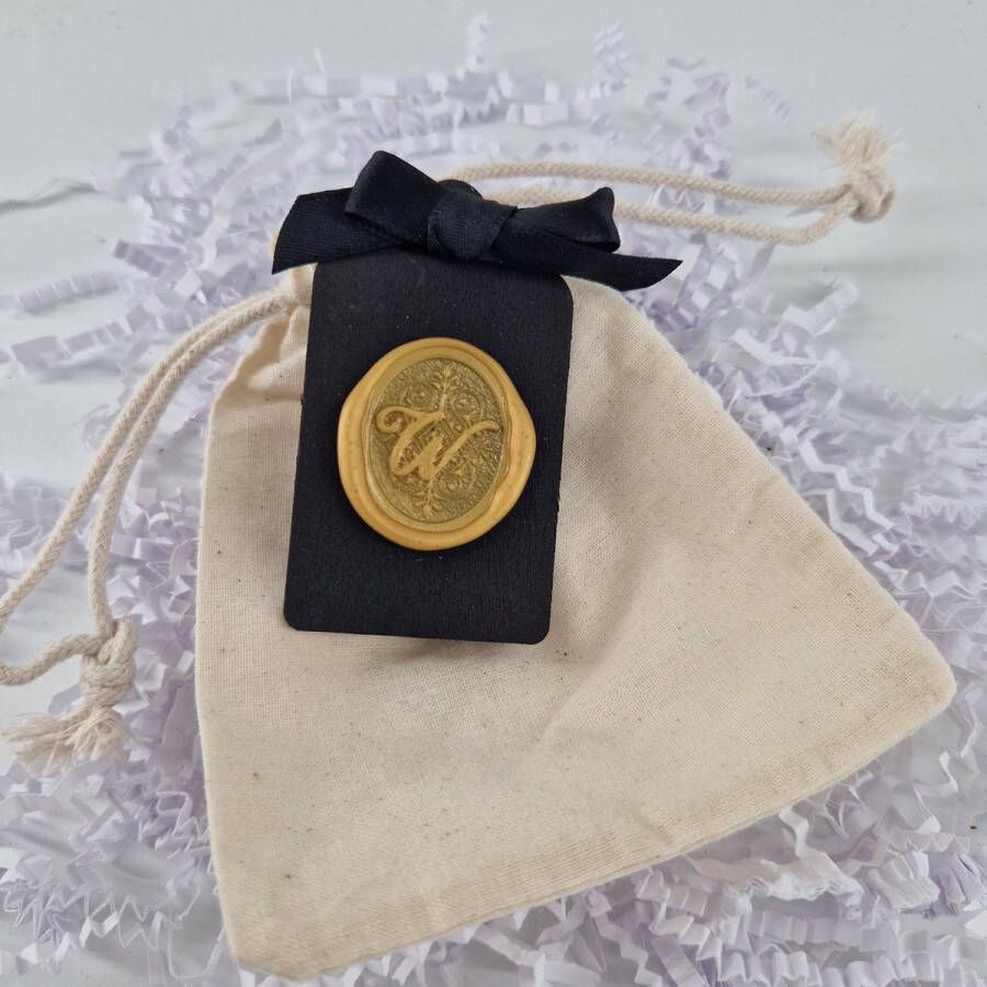 Deco.Kado Geurbuiltje met Amberblokje wax seal Letter Alfabet Persoonlijk Cadeau Handgemaakt goudkleurig wax Parfumzakje voor Auto Geurzakje voor kledingkast huisparfum cadeau voor hem of haar