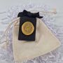 Deco.Kado Geurzakje met Amberblokje Kasthanger Autoparfum wax seal Letter Alfabet Persoonlijk Cadeau Handgemaakt goudkleurig wax Parfumzakje voor Auto Geurzakje voor kledingkast huisparfum cadeau voor hem of haar - Thumbnail 7