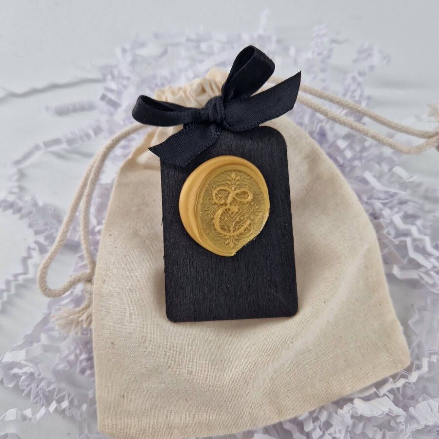 Deco.Kado Geurbuiltje met Amberblokje wax seal Letter Alfabet Persoonlijk Cadeau Handgemaakt goudkleurig wax Parfumzakje voor Auto Geurzakje voor kledingkast huisparfum cadeau voor hem of haar