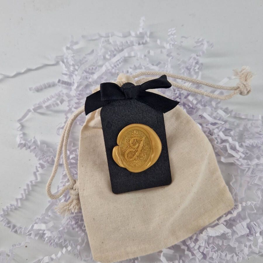 Deco.Kado Geurbuiltje met Amberblokje wax seal Letter Alfabet Persoonlijk Cadeau Handgemaakt goudkleurig wax Parfumzakje voor Auto Geurzakje voor kledingkast huisparfum cadeau voor hem of haar