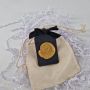 Deco.Kado Geurzakje met Amberblokje Kasthanger Autoparfum wax seal Letter Alfabet Persoonlijk Cadeau Handgemaakt goudkleurig wax Parfumzakje voor Auto Geurzakje voor kledingkast huisparfum cadeau voor hem of haar - Thumbnail 4
