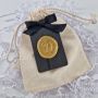 Deco.Kado Geurbuideltje met Amberblokje wax seal Letter Alfabet Persoonlijk Cadeau Handgemaakt goudkleurig wax Parfumzakje voor Auto Geurzakje voor kledingkast huisparfum - Thumbnail 1