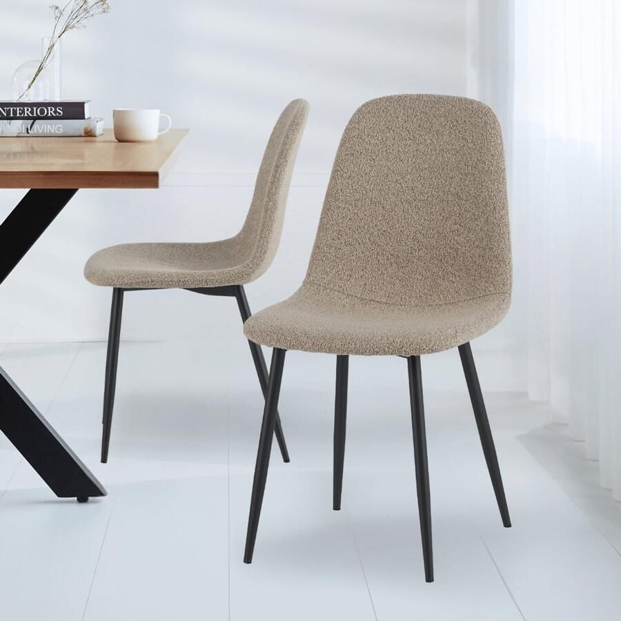 Dimehouse DH Interior Set van 4 Scandinavische Eetkamerstoelen Latte Bouclé Stof Swift Zonder Armleuningen Stof Scandinavisch & Basic