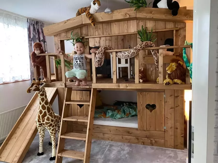 Droommeubel Concurrent Boomhutbed XXL met speelruimte en glijbaan Bedhuisje Steigerhout Brown Wash