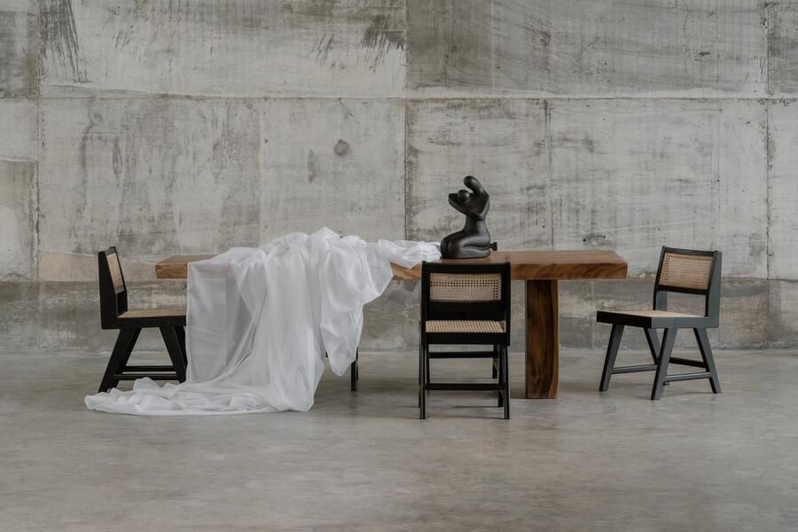 Dua Living Charles diner design stoel zwart Chandigarh stijl luxe design eetkamerstoel rotan minimalistisch modern design traditioneel handgeweven rotan hoogwaardig kwalitatief mindi hout premium kwaliteit