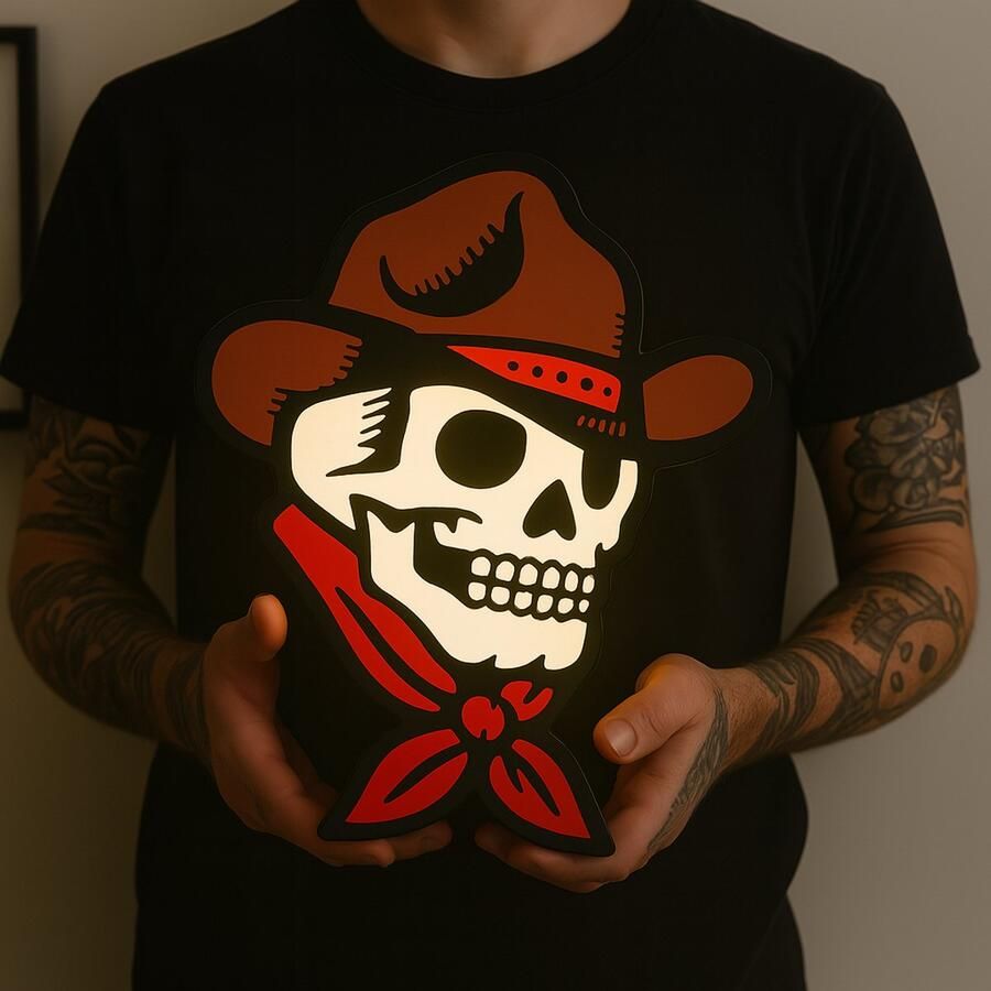 3D Tattoo Lightbox Western Skull – Stoere LED Wandlamp & Decoratie – Uniek Cadeau voor Tattoo Artisten en Liefhebbers Leeslampje Kinderen Cadeau Jongen Meisje of Baby Muur Decoratie Kunst Kinderkamer Babykamer Origineel Kraamcadeau of