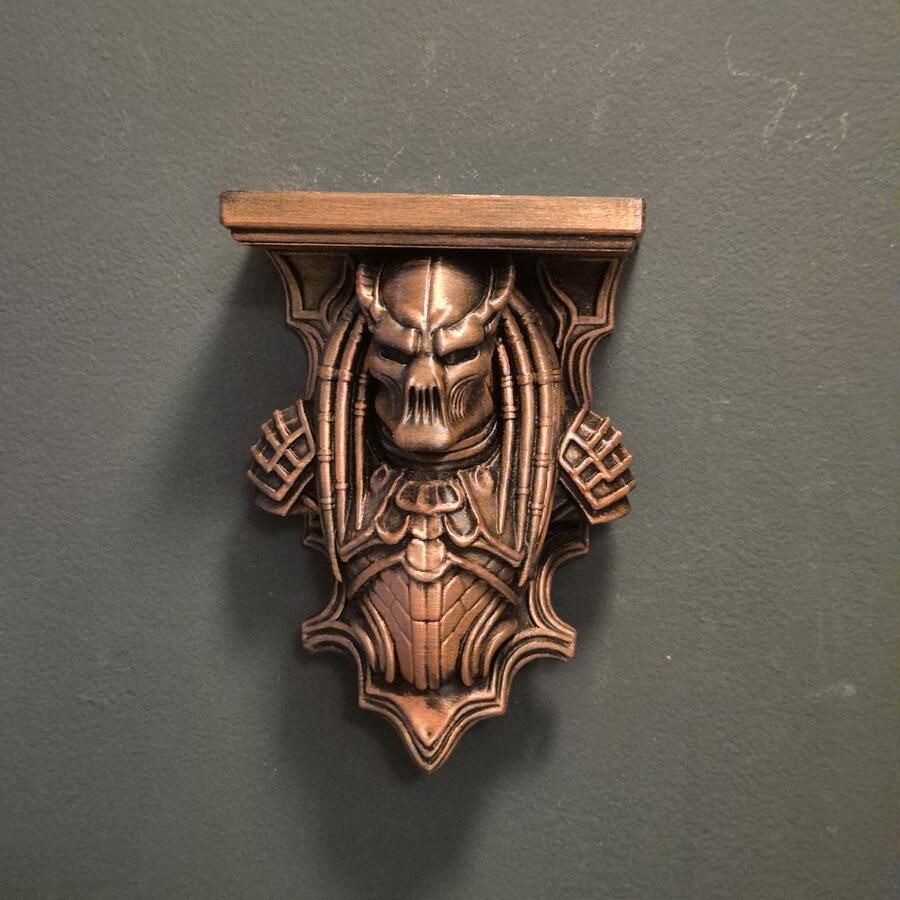 6. Predator Wandplank – Decoratief Plankje met Alien Design – Unieke Sci-Fi Muurdecoratie