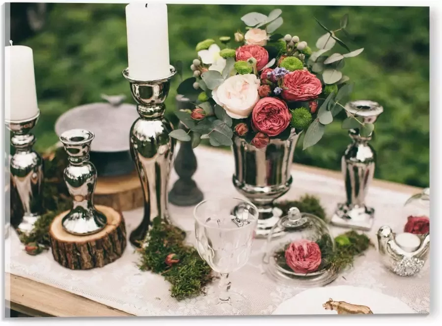 Acrylglas Tafel Versierd met Kandelaren Mos en Bloemen 40x30 cm Foto op Acrylglas (Met Ophangsysteem)
