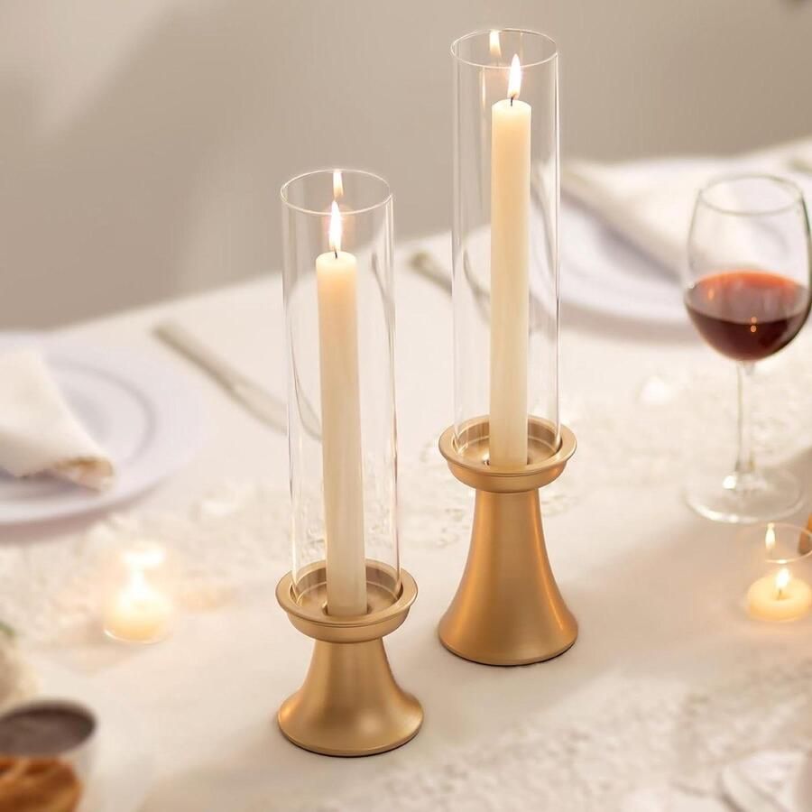 Allecto Plus Gouden Orkaan Kandelaar Set van 2 Grote Glazen Kandelaars voor Kaarsen Bruiloft Tafel Decoratie met Taper Kaarsen Kerst Home Decor Eetkamer en Woonkamer Sfeermakers