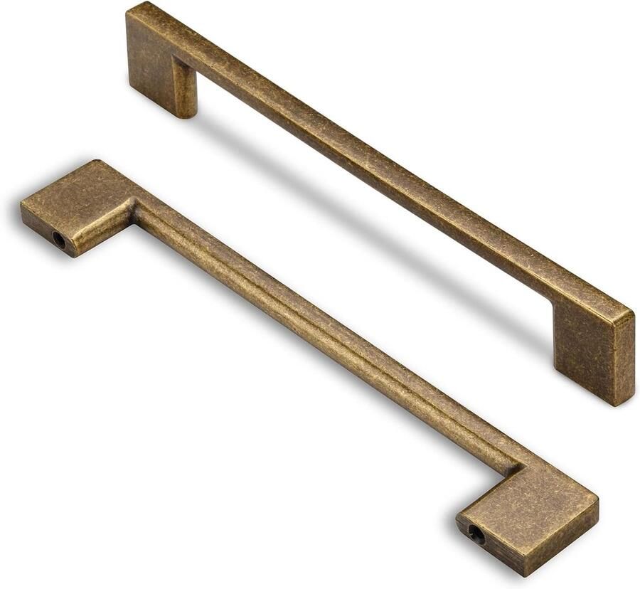 Allecto Plus Handvat keukenmeubel 160mm antiek messing set van 6 Beschrijving: Upgrade uw keukenkastjes met deze set van 6 antiek messing handvatten van 160mm. De handvatten zijn perfect voor een vleugje klassieke elegantie in uw keuken