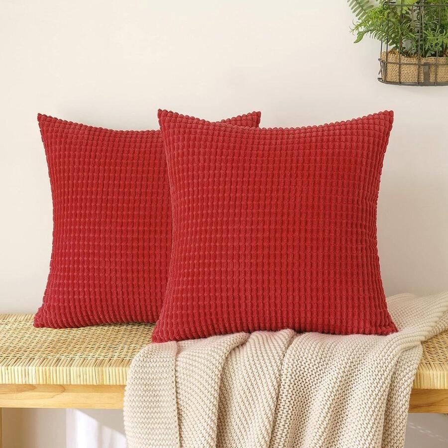 Allecto plus Ribfluwelen kussensloop voor bank – 50x50 cm – Decoratief en zacht – Rood Set van 2 stuks