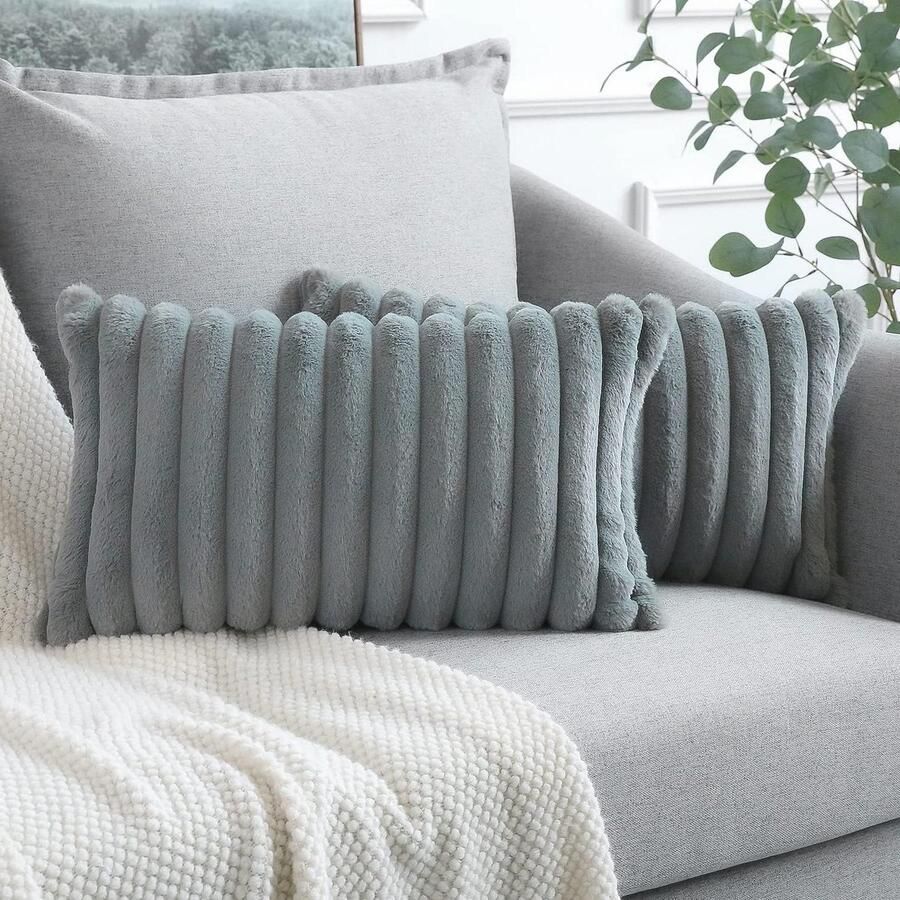 Allecto plus Set van 2 pluche kussenhoezen van zacht kunstbont Decoratieve kussensloop voor bank en slaapkamer Grijs 30 x 50 cm