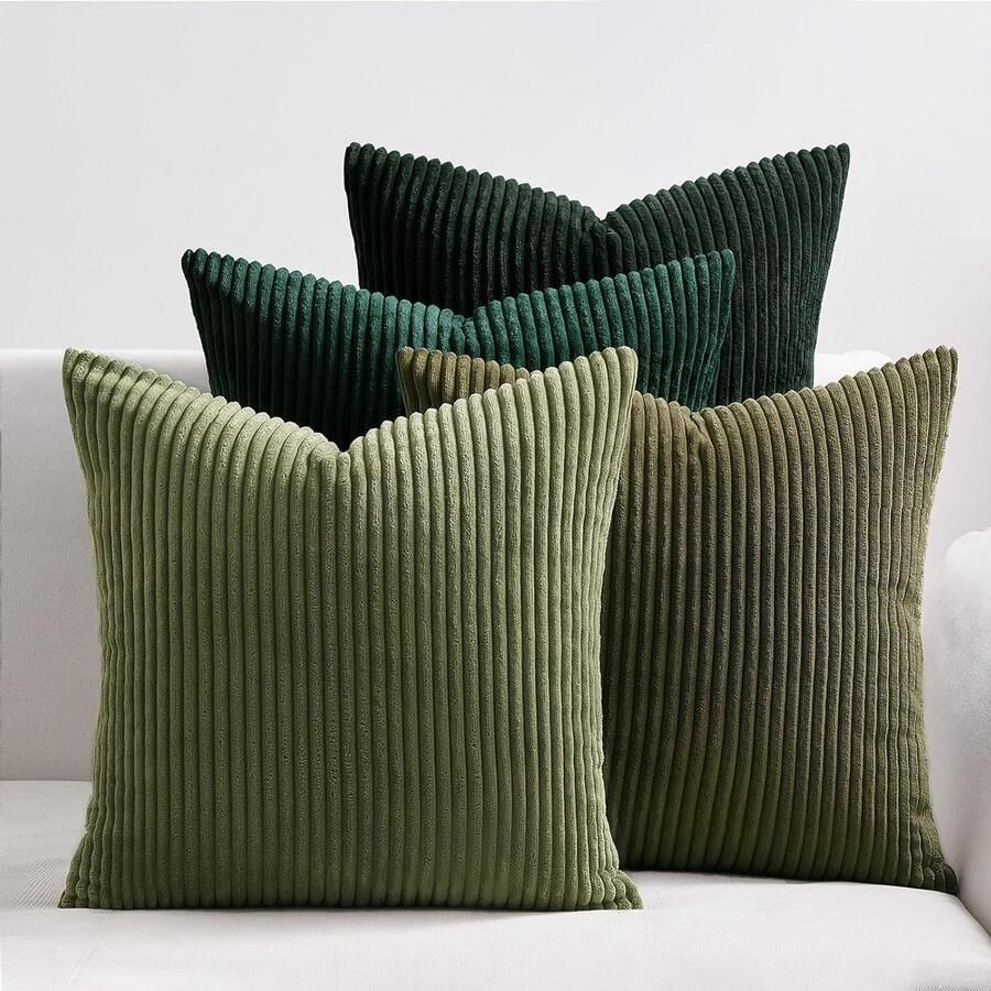 Allecto Plus Set van 4 decoratieve kussenslopen 45 x 45 cm in donkergroen corduroy fluweel Moderne bank accessoires