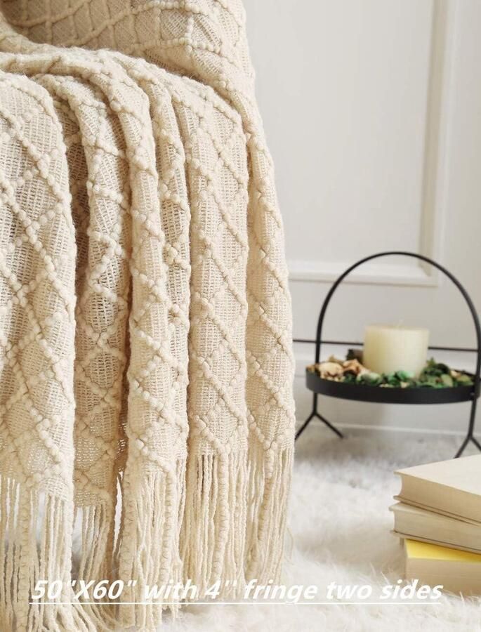 Allecto Premium Woondecoratie plaid voor bank sofa stoel bed zacht en warm lichtgewicht lente zomer 127 cm x 152 cm beige ivoor gezellig thuisgebruik decoratief accessoire