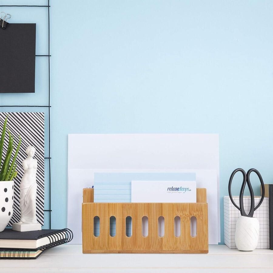 Bamboe brievenhouder met 3 vakken praktische brievenstandaard voor op het bureau organizer HBD 13x18x8 cm natuur