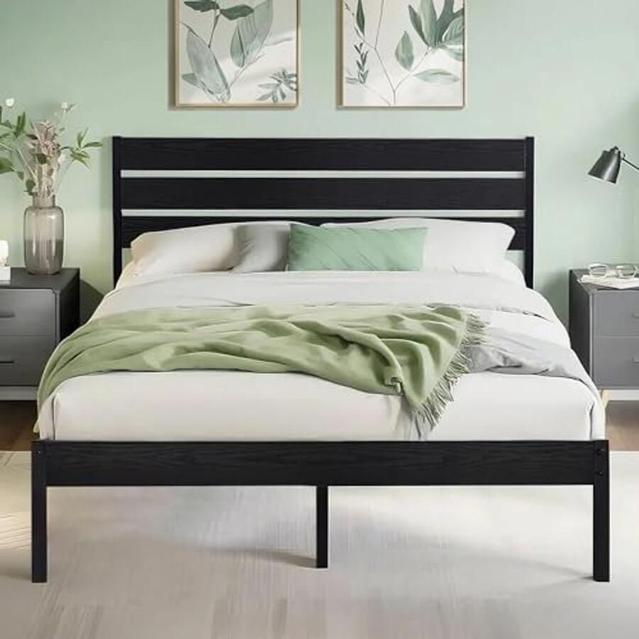 Bedframe 140 x 200 cm met Houten Hoofdeinde Industrieel Sleuvenbed van Robuust Metaal met Onderbed Opslag