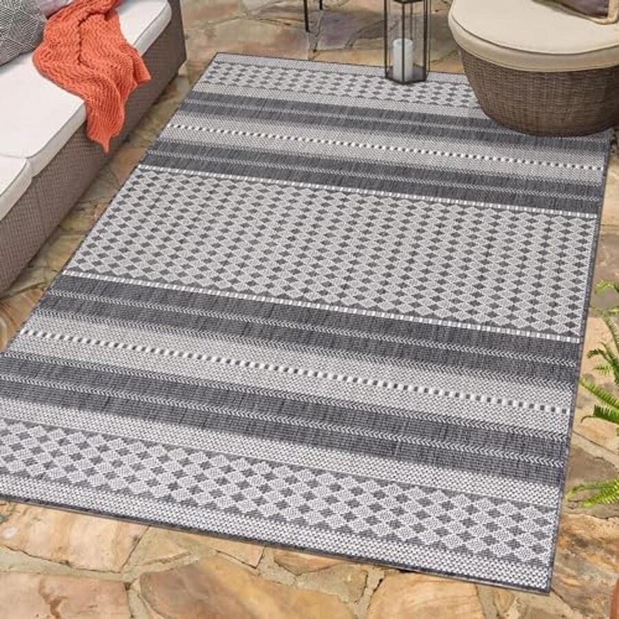 Beige Buiten Tapijt 140 x 200 cm Vintage Design voor Terras Balkon Tuin of Keuken
