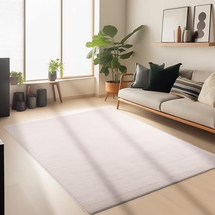 Beige Laagpolig Vloerkleed 140 x 200 cm Modern en Onderhoudsvriendelijk