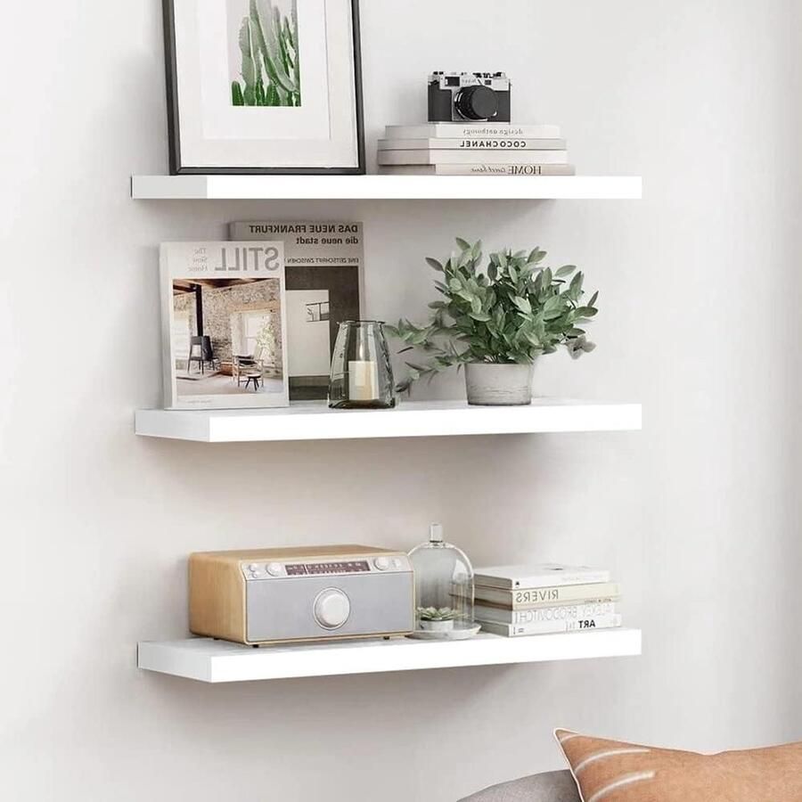 Bewegende wandplank voor ruimtebesparende opbergmuren wit 3 houten korsetten slaapkamers en keukens