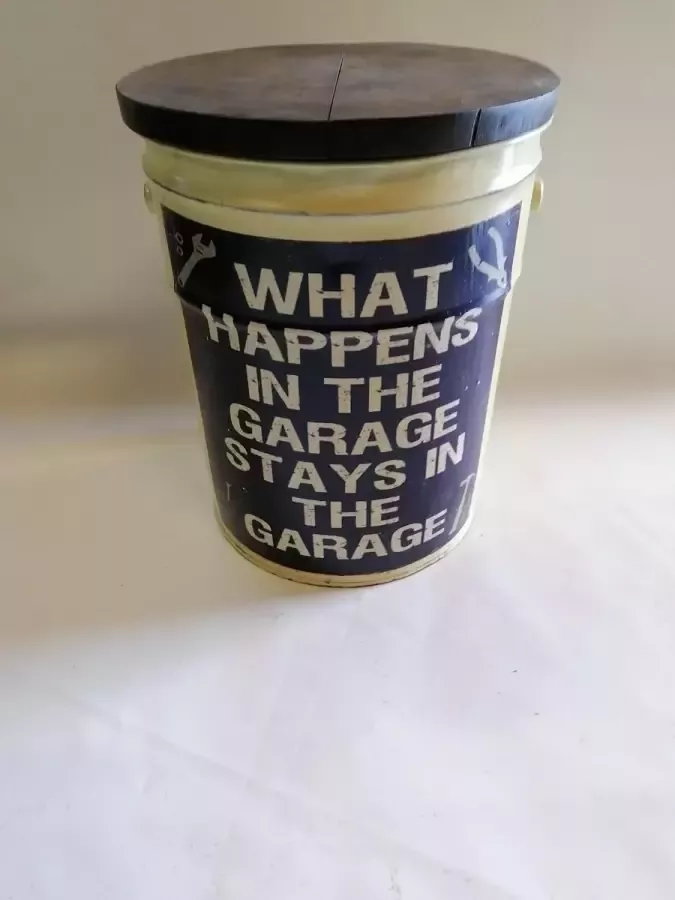 Bijzettafel vintage metaal what happens in the garage planttafel tafel retro kruk opbergdoos