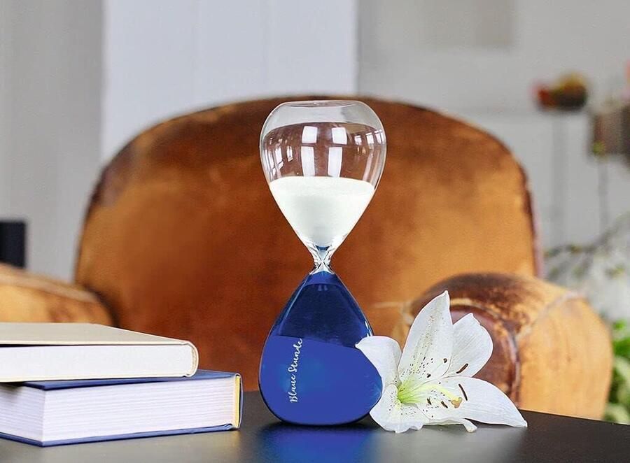 Blauwe zandloper decoratief object en timer in één 60 minuten looptijd giftbox 83359 helder glas groot