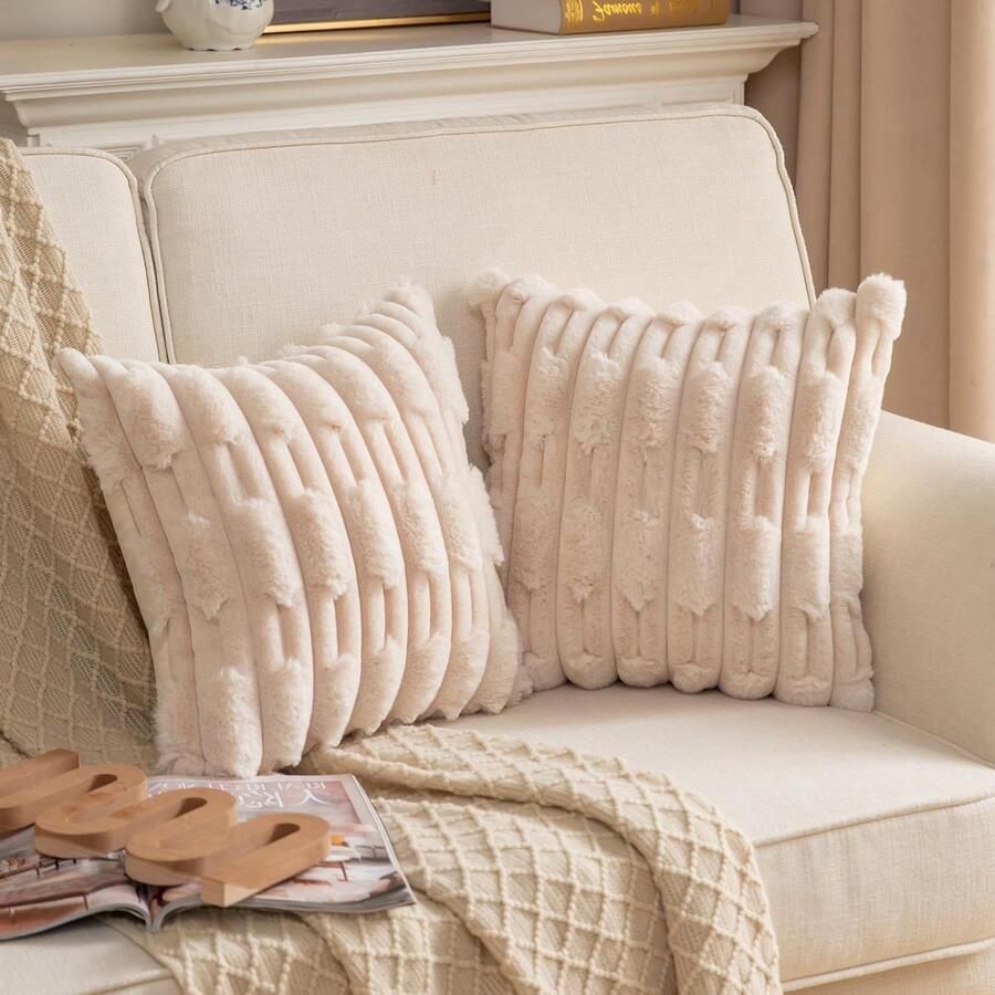 Boho gestreepte decoratieve kussenslopen Set van 2 Beige 40 x 40 cm Kunstkonijnenbont Wollig Fluweel Hoofdkussensloop Bank Bed Woonkamer