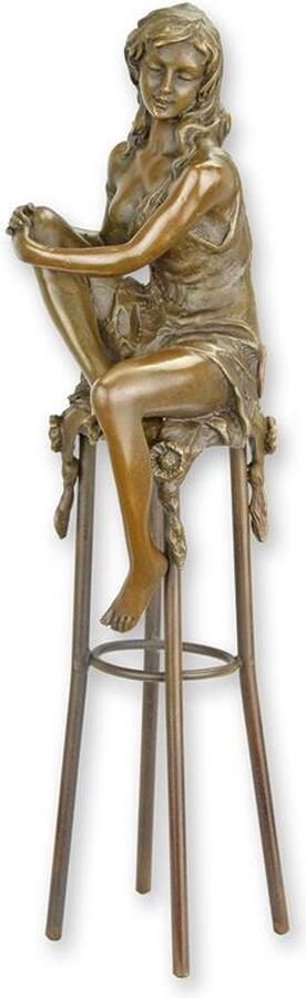 Bronzen Beeld 'Dame op Barkruk' – Sculptuur & Woondecoratie – bronzen beeld vrouw barstoel kunst – Klassieke stijl – Stabiele metalen standaard – Luxe afwerking – 25 7 cm hoog Brons