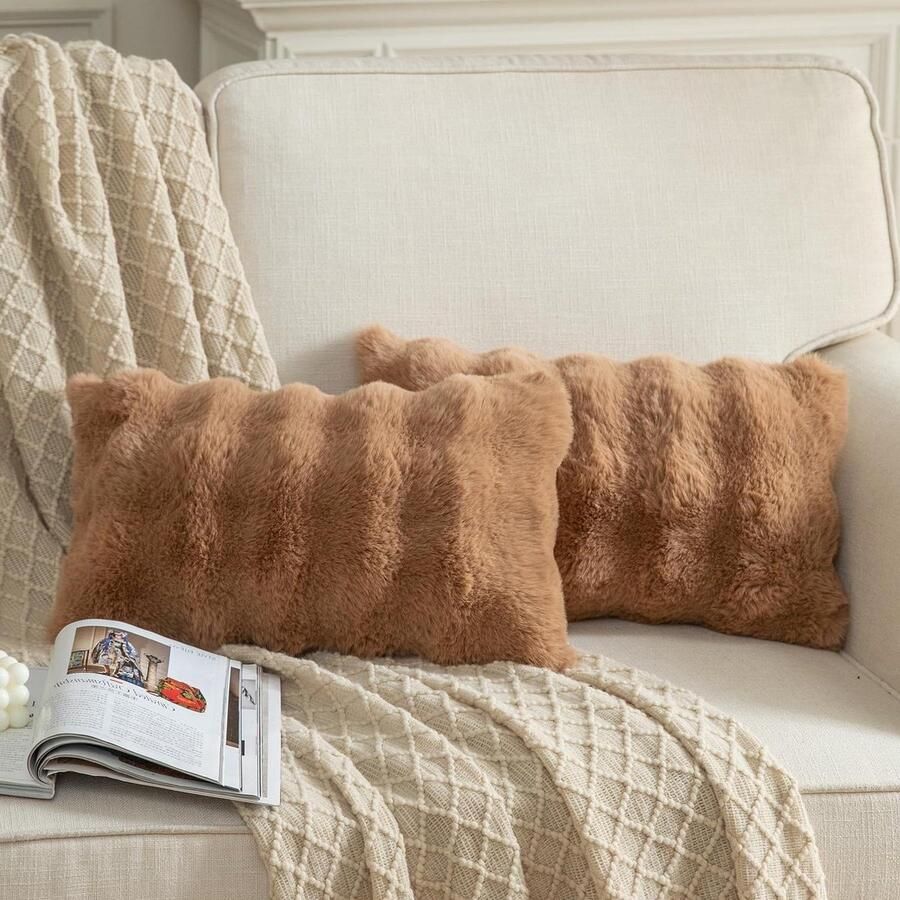 Bruine kussenslopen Set van 2 30 x 50 cm Dikke zachte wollen decoratieve kussenhoezen Kunstbont Pluche Pluizig Voor bank en slaapkamer