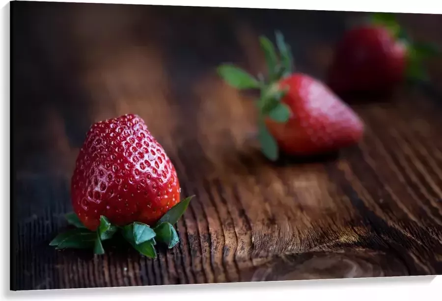 Canvas Aardbeien op Houten Tafel 150x100 cm Foto op Canvas Schilderij (Wanddecoratie op Canvas)