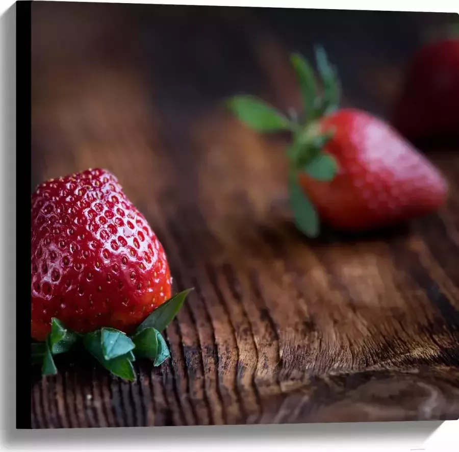 Canvas Aardbeien op Houten Tafel 60x60 cm Foto op Canvas Schilderij (Wanddecoratie op Canvas)