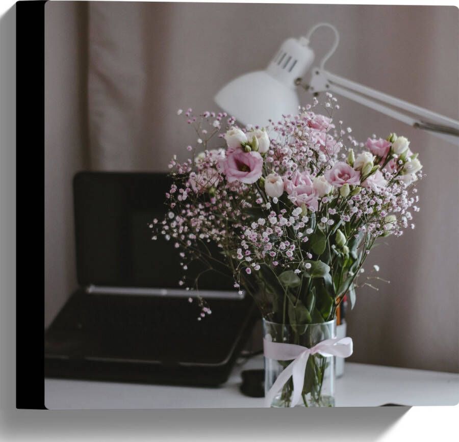 Canvas Bloemen Boeket Water Strik Lamp Telefoon Bureau Laptop 30x30 cm Foto op Canvas Schilderij (Wanddecoratie op Canvas)