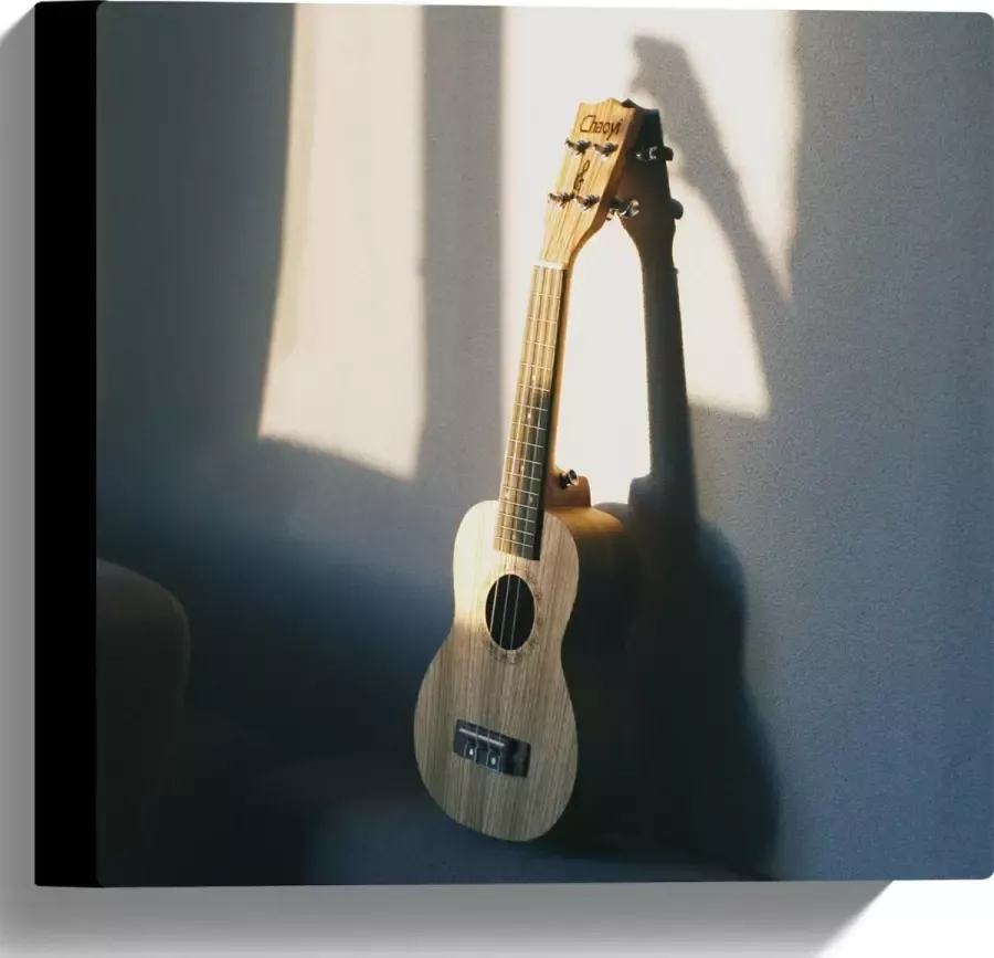 Canvas Houten Gitaar op Rand van Bank 30x30 cm Foto op Canvas Schilderij (Wanddecoratie op Canvas)