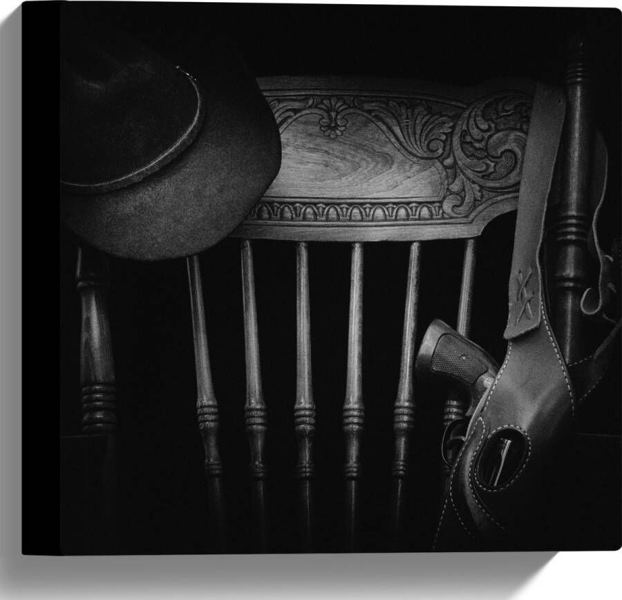 Canvas Houten Stoel met Geweer en Hoed 30x30 cm Foto op Canvas Schilderij (Wanddecoratie op Canvas)