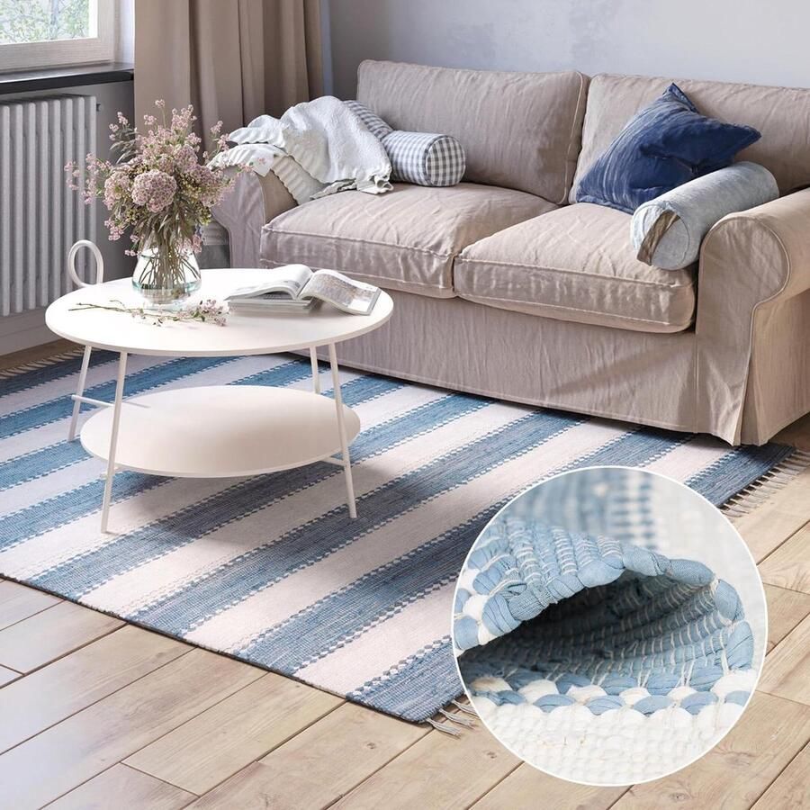Chindi tapijt 60 x 110 cm lichtblauw wit gestreept gerecycled katoen handgeweven lappentapijt omkeerbaar modern kelim Aarav vloerkleed