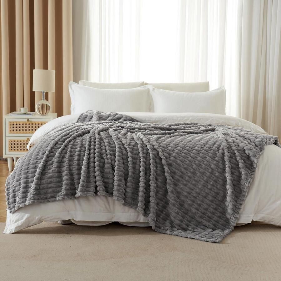 Cosy Fleece Deken Zachte Flanel Warme Comfortabele Plaids voor Bank Corduroy Pluizige Deken Bed Kussen voor Slaapkamer Bank Reizen Kinderen Slaapkamer Accessoires 50 x 60 Inch Grijs