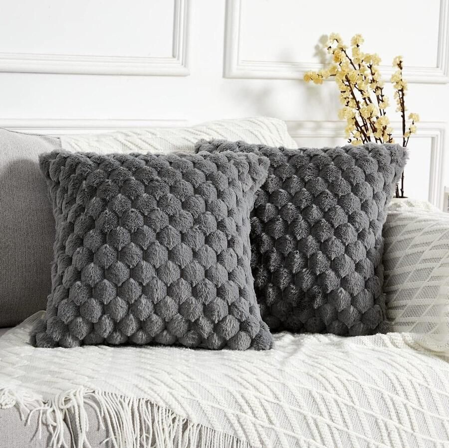 Decoratieve kussenslopen van kunstbont grijs Set van 2 50 cm x 50 cm Effen vierkante kussenslopen Zachte en knusse luxe Voor bank bed en woonkamer