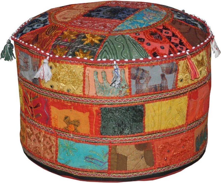 Decoratieve Ottomaanse comfortabele poef met kussen versierd met borduurwerk en patchwork 58 x 33 cm