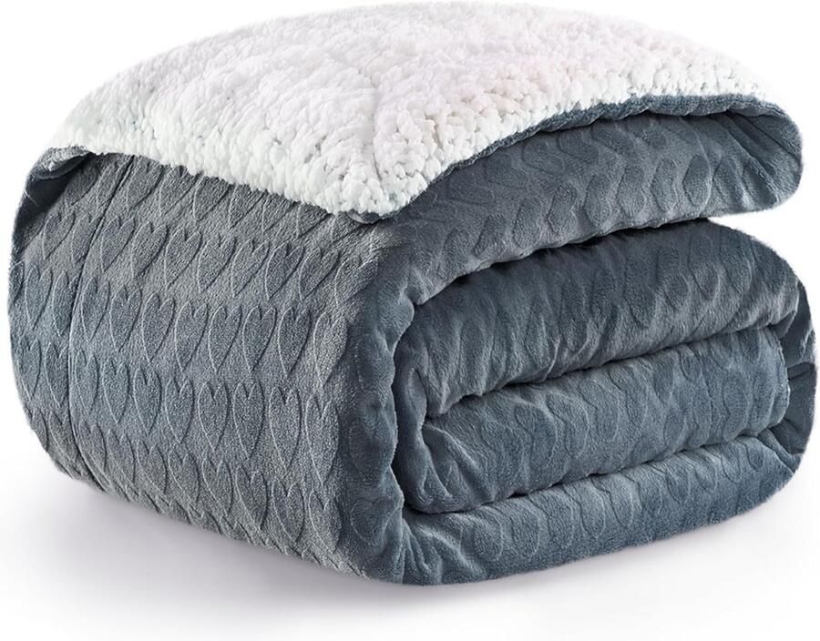 Deken 160 x 200 cm unieke hartvormige jacquard melkvelours knuffeldeken 470 g m² dikke deken warme knuffeldeken wollig bankdeken woondeken bankdeken grijs met sherpa fleece nodigt je uit om lekker op de bank te kruipen