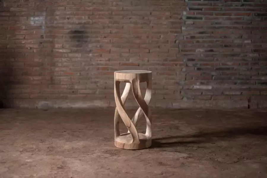 Design houten bijzettafel boomstam bohemian natuurlijke materialen en vorm spiraal Ars Longa