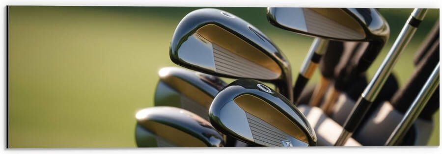 Dibond Golf Clubs in Trolley op Golfbaan 60x20 cm Foto op Aluminium (Met Ophangsysteem)