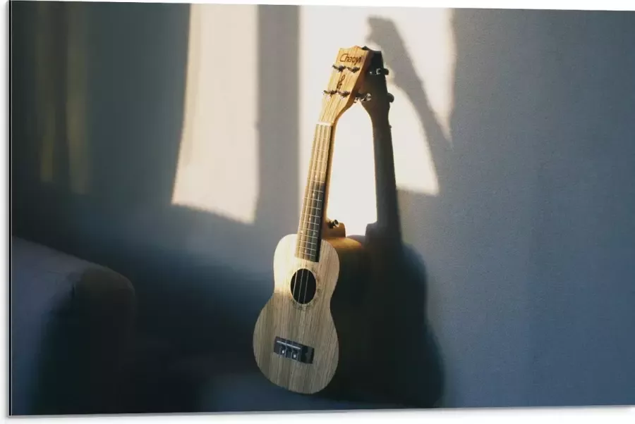 Dibond Houten Gitaar op Rand van Bank 75x50 cm Foto op Aluminium (Wanddecoratie van metaal)