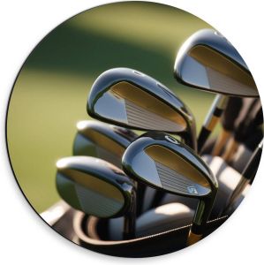Dibond Muurcirkel Golf Clubs in Trolley op Golfbaan 30x30 cm Foto op Aluminium Muurcirkel (met ophangsysteem)