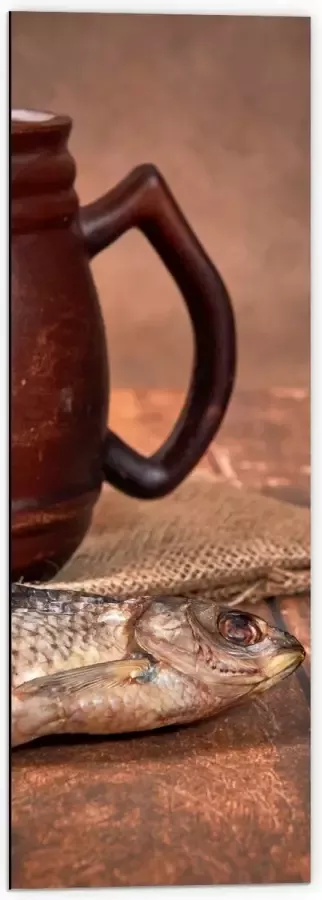 Dibond Oude Klassieke Bruine Mok met Vis op Houten Tafel 40x120 cm Foto op Aluminium (Met Ophangsysteem)
