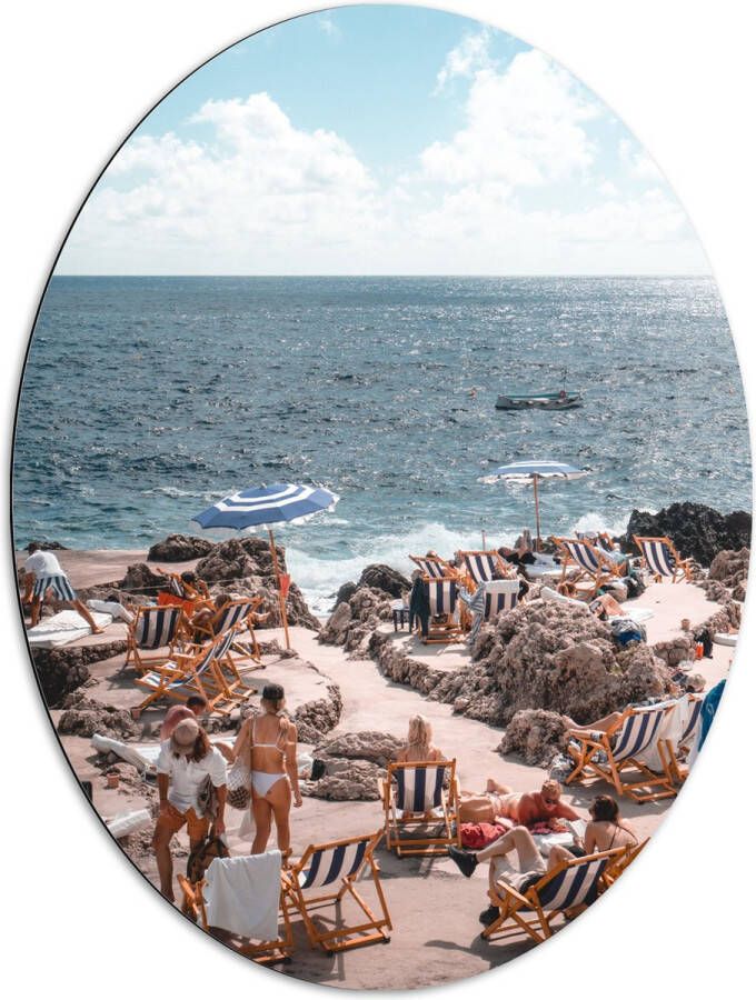 Dibond Ovaal Strand Zee Stoelen Mensen Water Stenen 72x96 cm Foto op Ovaal (Met Ophangsysteem)