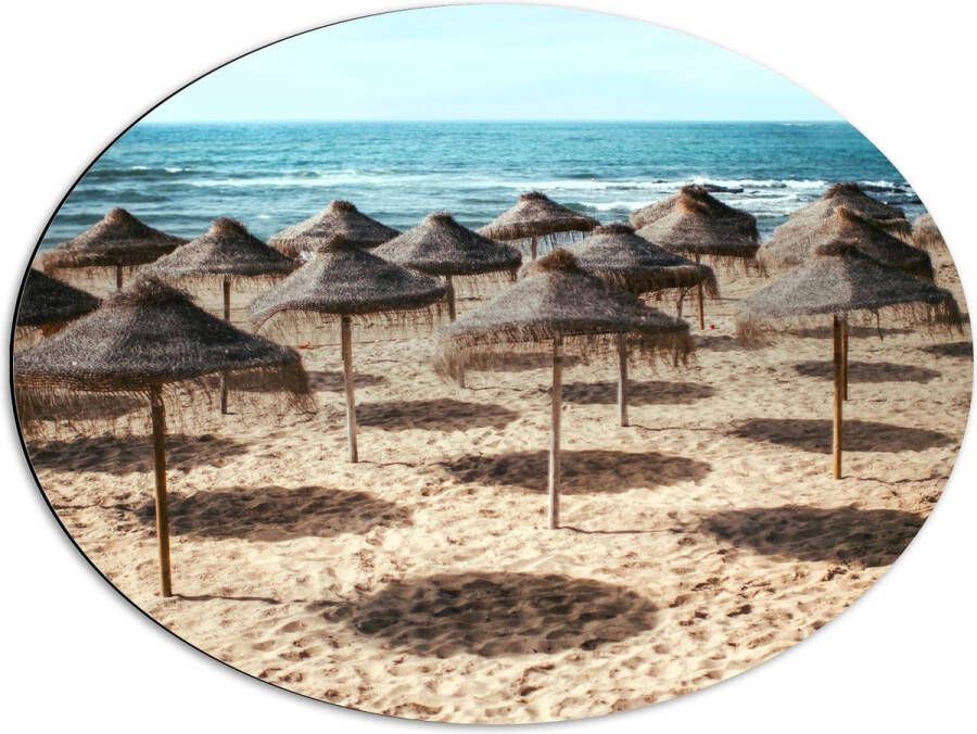 Dibond Ovaal Zee Strand Zand Parasols 68x51 cm Foto op Ovaal (Met Ophangsysteem)