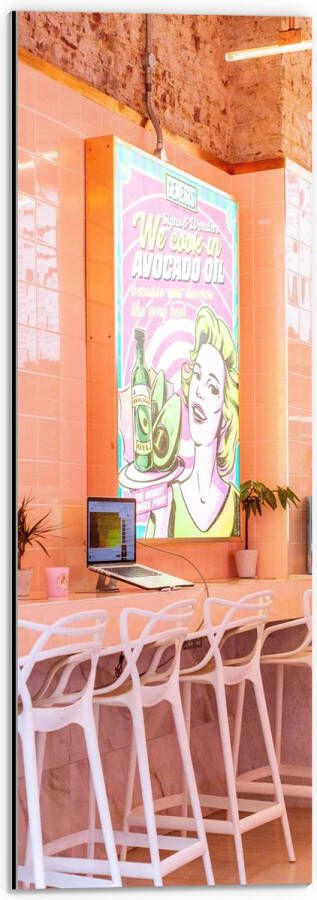 Dibond Rij Witte Krukken in Hip Cafeetje 20x60 cm Foto op Aluminium (Met Ophangsysteem)