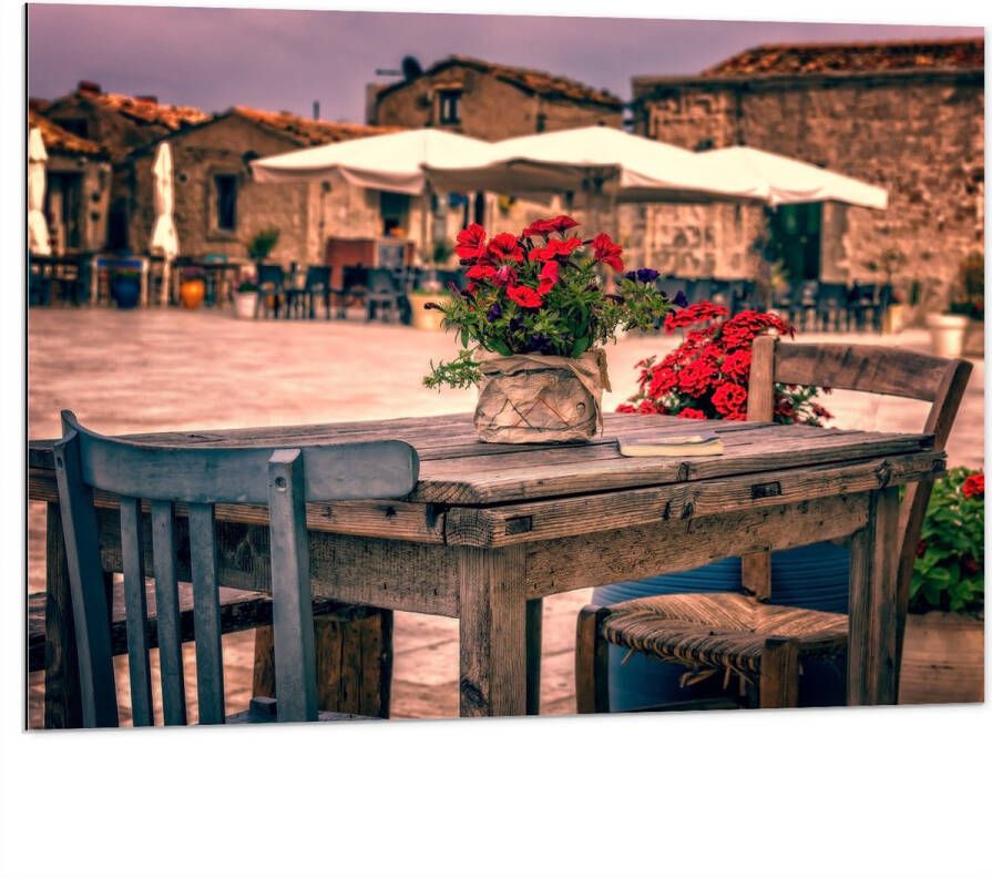 Dibond Tafel Pleintje Bloemen Stoelen Parasol Kleuren 100x75 cm Foto op Aluminium (Met Ophangsysteem)
