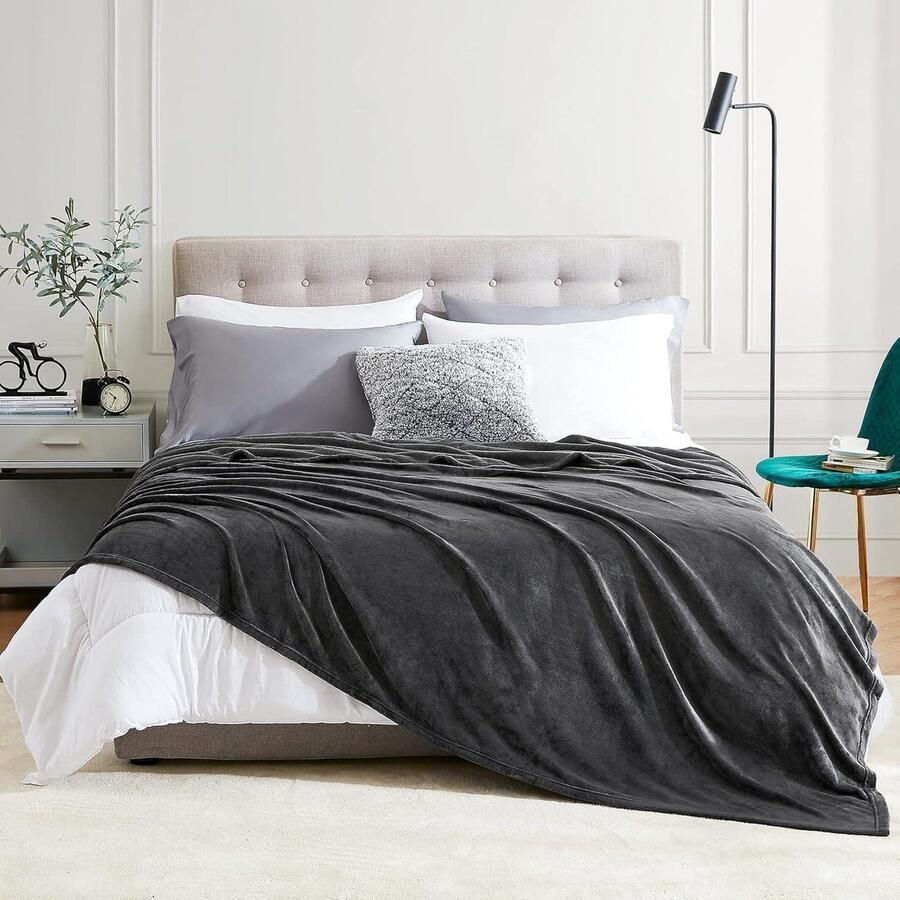 Donkergrijze fleece deken pluizig en warm geschikt voor banken bedden en fauteuils eenpersoons 130 x 165 cm